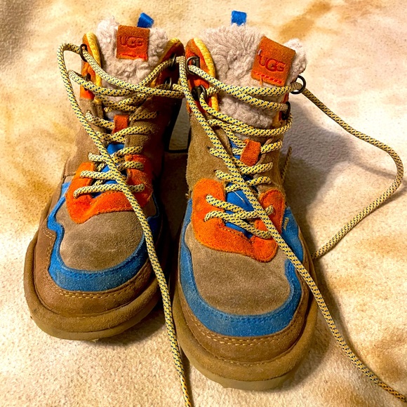 KIDS UGG HIGHLAND HI HERITAGE BOOTS GRADE-SCHOOL - Picture 1 of 7